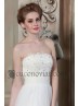 Robe de mariage avec de la broderie.