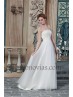 Robe de mariage avec de la broderie.