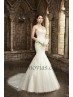 Vestido de novia de encaje.