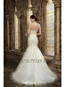 Vestido de novia de encaje.