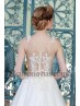 Vestido com renda sensual.
