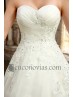 Robe de mariée avec de la broderie