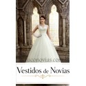 Vestido nupcial con bordados.