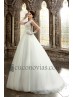 Vestido nupcial con bordados.