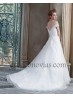 Robe de mariée avec des sangles.