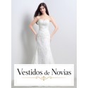 Vestido com decote de coração