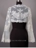 Chaqueta de tul con encajes y pedreria para novia con adornados florales y manga larga