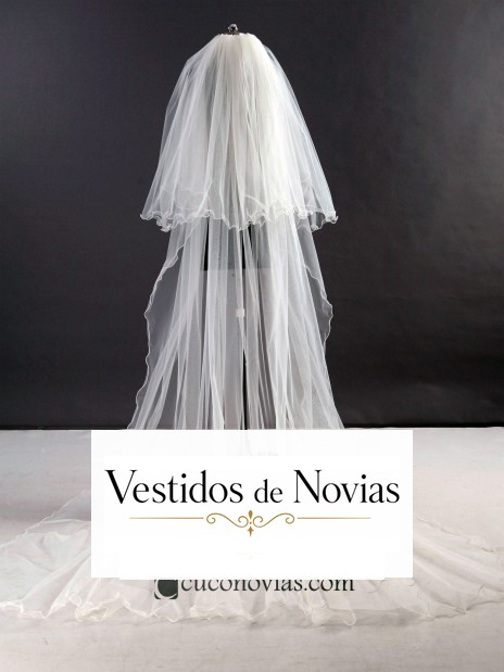 Velo largo de tul con capas y fino acabado en los extremos