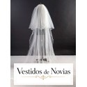 Velo largo de tul con capas y fino acabado en los extremos
