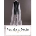 Velo largo de tul con fino acabado decorado con detalles florales en pedrería y cuentas en los extremos