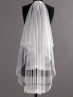 Véu curto tule, com fino acabamento, em forma de banda decorado com pérolas e strass nas extremidades