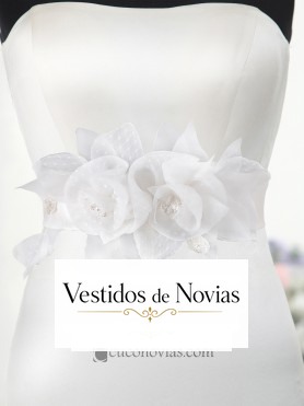 Cinturón de novia adornos florales en tafetán, tul y cristal.