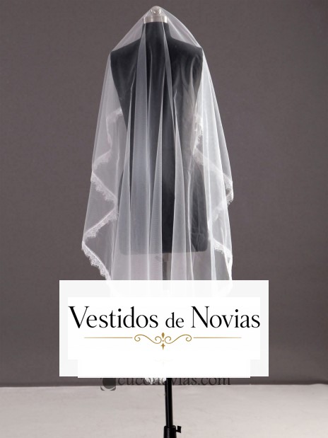 Velo largo de tul adornado con bordados florales en los extremos