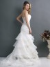 Vestido estilo sirena con escote corazón, decorado con encaje y pedrería
