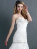 Vestido estilo sirena con escote corazón, decorado con encaje y pedrería