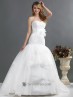 Vestido estilo sirena con escote corazón, decorado con bordados.