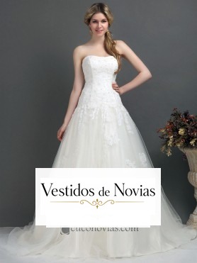 Traje de novia con silueta en A. Adornado con bordados y cuentas.