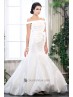 Vestido de novia con escote de barco.