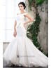 Vestido de novia con escote de barco.