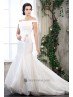 Vestido de novia con escote de barco.