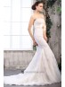 Vestido de novia de encaje.