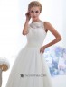 Traje de novia con escote ilusión.