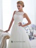 Traje de novia con escote ilusión.