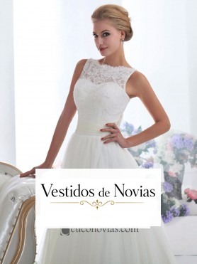 Traje de novia con escote ilusión.