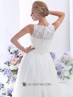 Traje de novia con escote ilusión.