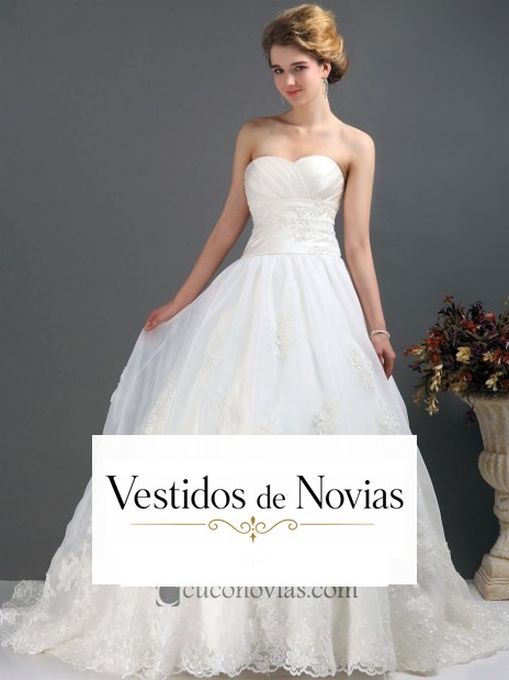 Vestido novia escote corazón.