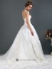 Vestido novia escote corazón.