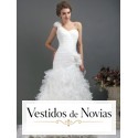 Mermaid style wedding dress made of organza.