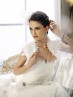 Vestido novia con plumas.