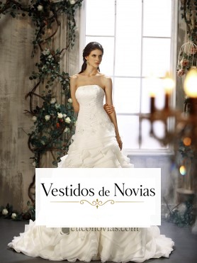 Vestido novia falda con capas.
