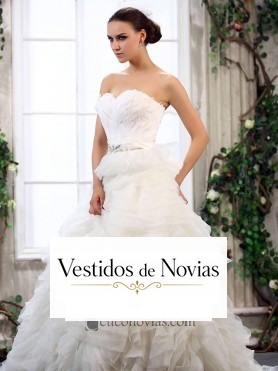 Vestido de novia con escote de corazón.