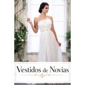Vestido de novia con plisados.