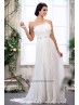 Vestido de noiva com pregas.