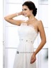 Vestido de novia con plisados.
