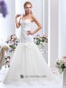 Robe de mariée sirène avec de la dentelle.