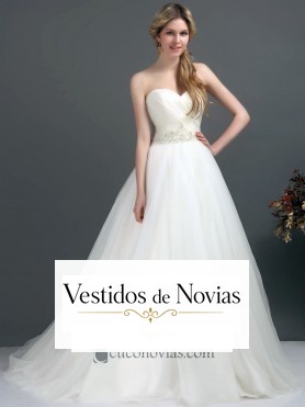 Traje de novia con pedrería.
