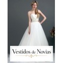Vestido de noiva com strass.