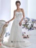 Vestido novia ornado con brillo y pedrería.