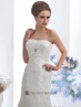 Vestido novia ornado con brillo y pedrería.