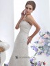 Vestido novia ornado con brillo y pedrería.