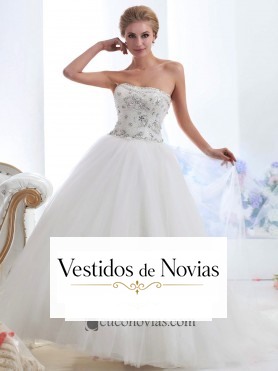Traje nupcial con corset con pedrería.