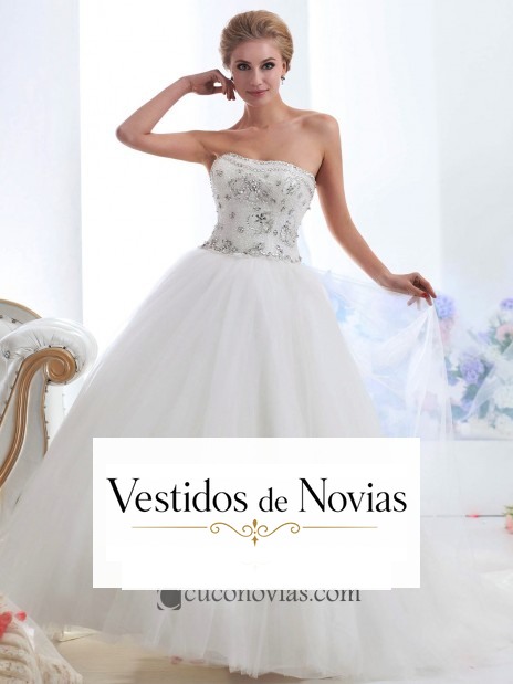 Traje nupcial con corset con pedrería.
