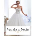 Traje nupcial con corsé con pedrería.