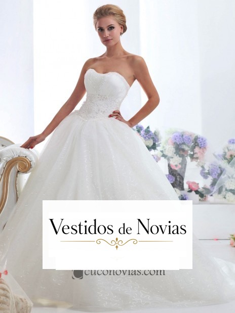 Traje de novia estilo gala con brillo.