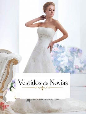 Traje de novia línea A con bordados.