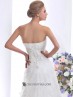 Traje de novia línea A con bordados.